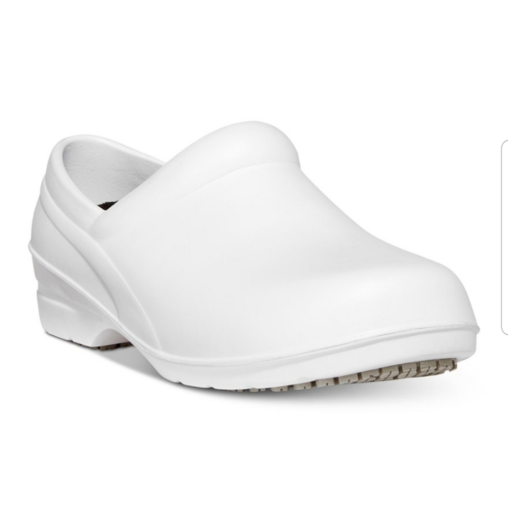 NWT Easy Street  Women's White Works Shoes Slip Resistan & Clogs Slip-on